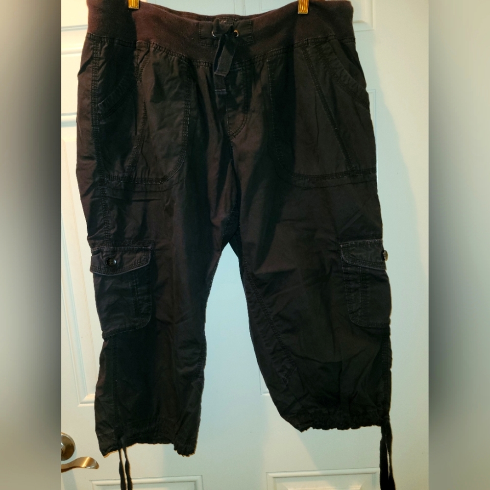 GENTLY USED CK XXL/XXG WOMAN'S CROPPED CARGO PANTS